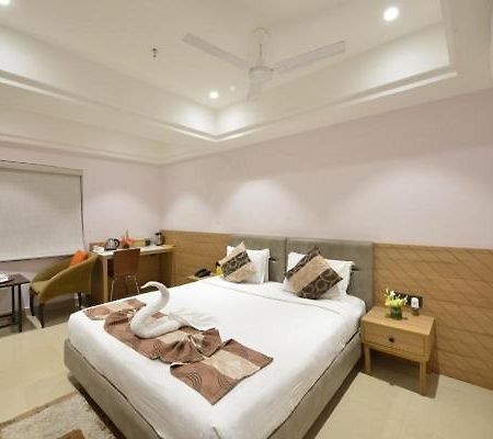 Hotel Kinara Grand Хидерабад Екстериор снимка