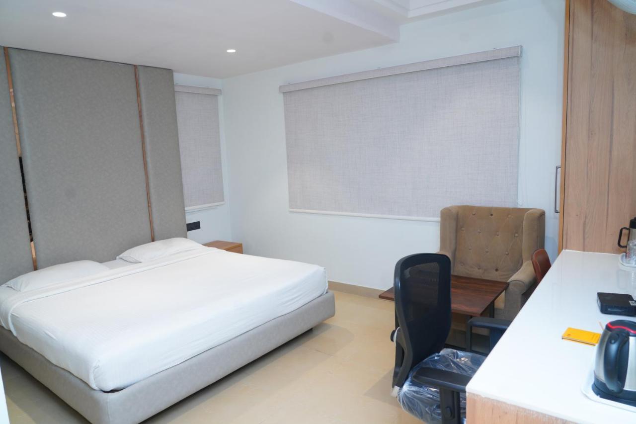 Hotel Kinara Grand Хидерабад Екстериор снимка